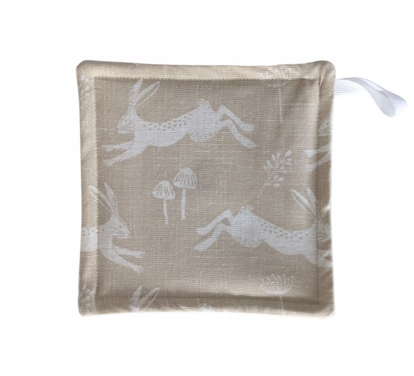 Pot Grab in Fryett's Jumping Hare Natural