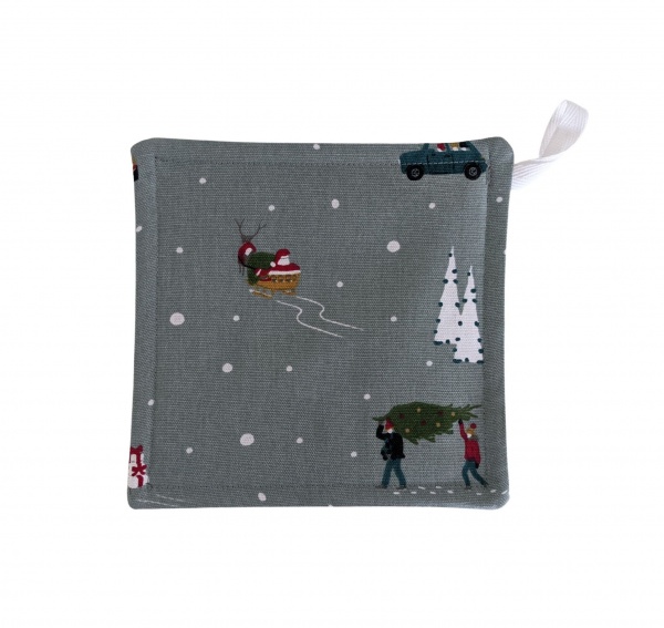 Pot Grab in Sophie Allport Home For Christmas
